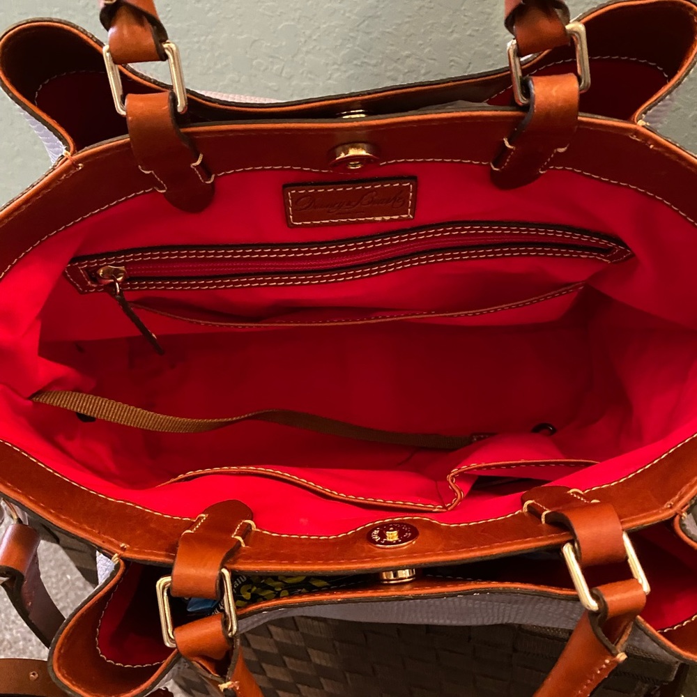 Dooney & Bourke City Large Barlow bag beautiful lilac color croc leather. - Picture 3 of 6